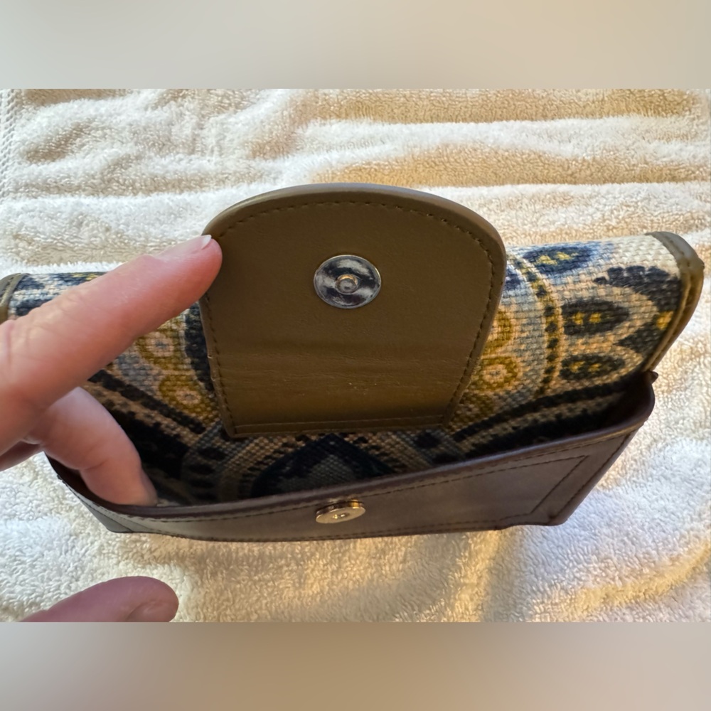 Spartina 449 Juliette Paisley Multi Phone Wrislet - Picture 2 of 7